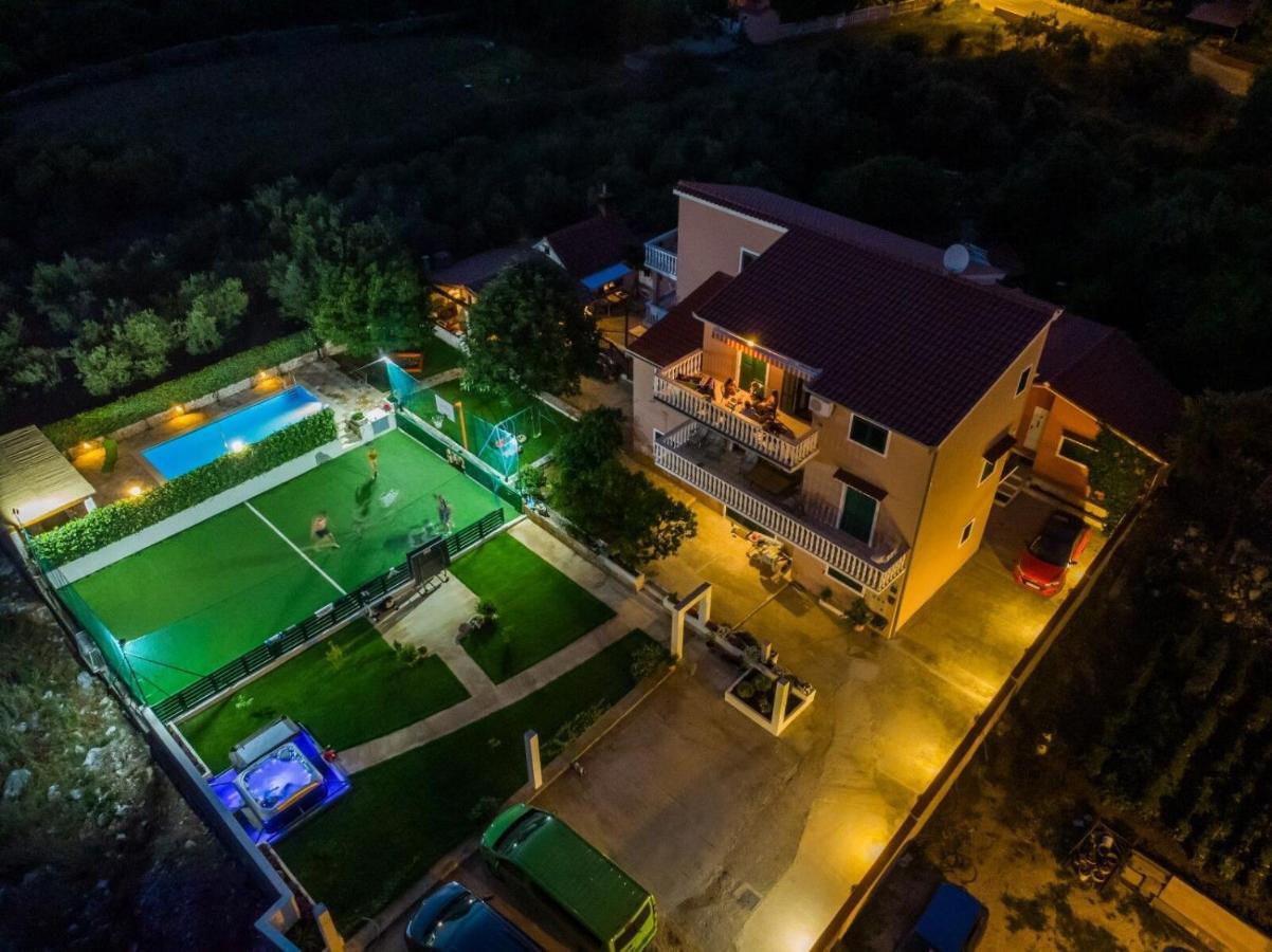 Apartments Mirko Seget Vranjica Exterior photo