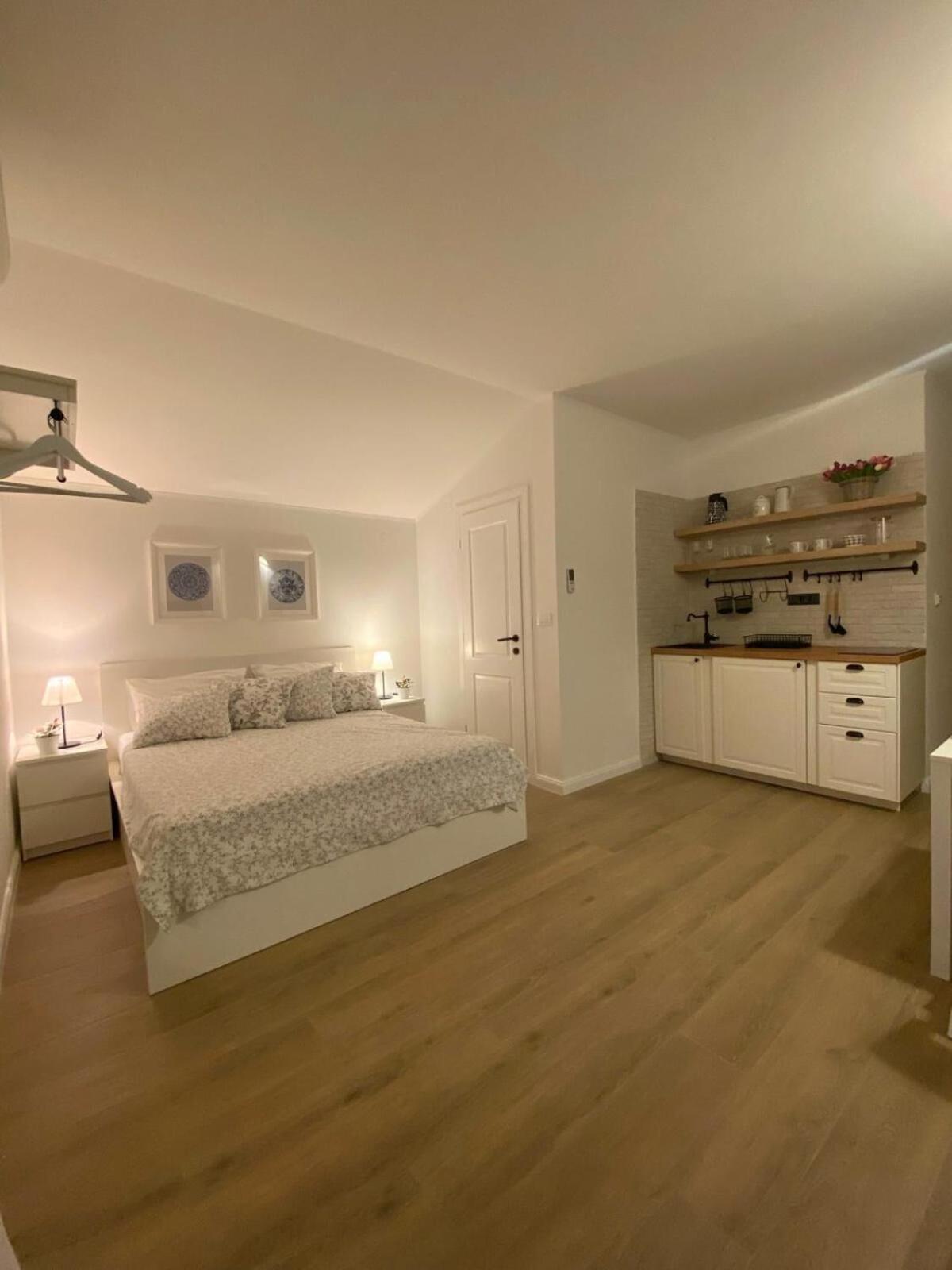 Apartments Mirko Seget Vranjica Exterior photo